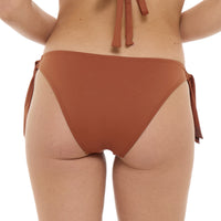 Zoey Bottom - WILD TIDE - SKYE